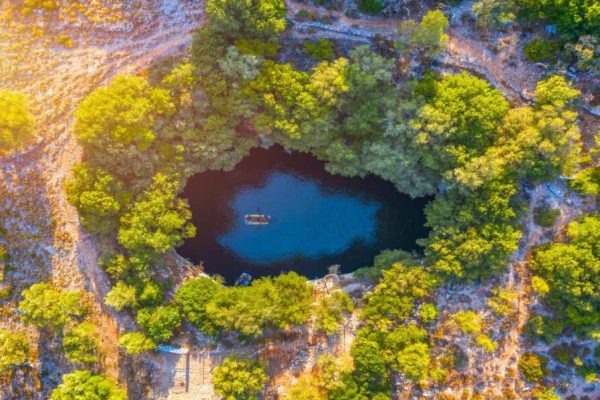 Τα 7 φυσικά τοπία στην Ελλάδα που είναι τόσο όμορφα που μοιάζουν με ψεύτικα