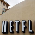 Το Netflix «παγώνει» όλες τις παραγωγές του στη Ρωσία