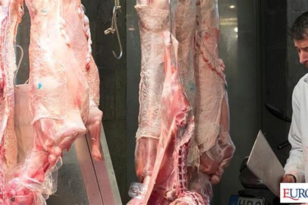 Τσουχτερές οι τιμές οβελία, ακριβό το πασχαλινό τραπέζι