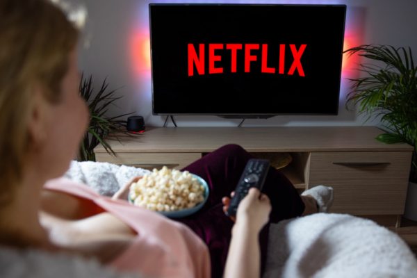 Netflix: Τέλος οι «δανεικοί» κωδικοί- Δείτε τι θα πρέπει να πληρώσετε