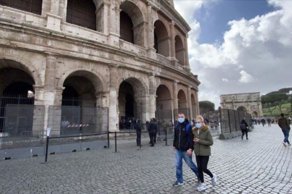 Ιταλία: Που παρατείνει την υποχρεωτικότητα της μάσκας μέχρι τα τέλη Ιουνίου