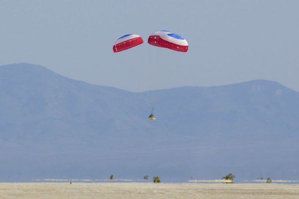 Προσεδαφίστηκε στο Νέο Μεξικό η διαστημική κάψουλα CST-100 Starliner – Δείτε φωτογραφίες