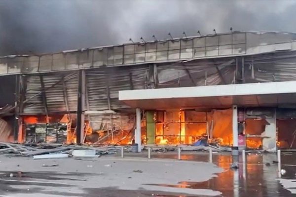 Ουκρανία: 13 – οι πρώτοι- νεκροί από το ρωσικό χτύπημα στο εμπορικό κέντρο