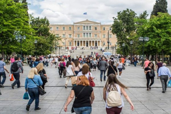 Πώς θα λειτουργήσουν τα καταστήματα του Αγίου Πνεύματος – Τι ισχύει για τα super market και πώς θα κινηθούν τα ΜΜΜ