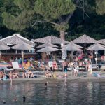 Eπιδότηση έως 300 ευρώ για διακοπές σε Σάμο και Βόρεια Εύβοια - Πώς θα την λάβετε