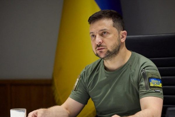 Ουκρανία: Ο Ζελένσκι παραδέχτηκε ότι ο στρατός αποσύρθηκε από το Λισιτσάνσκ αλλά υπόσχεται ότι «θα επιστρέψει»
