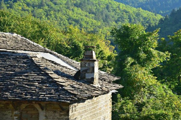 Ζαγόρι: Tο άγνωστο παραδοσιακό χωριό του, που το «τυλίγει» η φύση – Είναι από τα πιο ορεινά του νομού