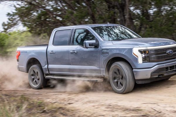 Αυτό το ηλεκτρικό pick-up χρειάζεται κάτω από 4,0 sec. για τα 0-100 km/h (video)