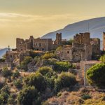 Η απαράμιλλης ομορφιάς καστροπολιτεία της Λακωνικής Μάνης που μοιάζει σαν να σταμάτησε τον χρόνο…
