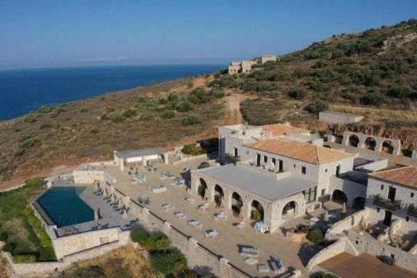 Πέτρα & Φως: Το Destination Hotel για όλες τις εποχές του χρόνου