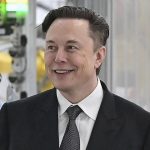 O Elon Musk... έδιωξε τις διαφημίσεις της General Motors από το Twitter