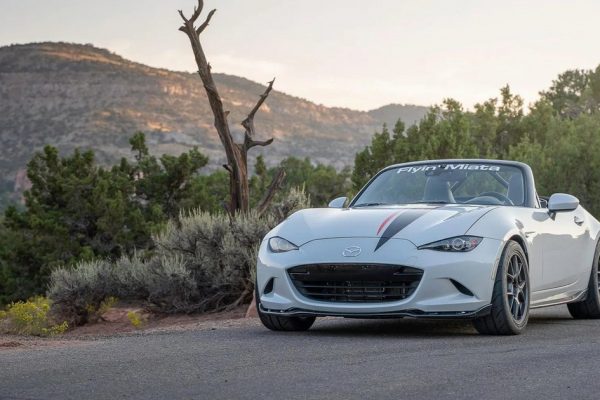 Ένα «φτιαγμένο» Mazda MX-5 V8 Miata με 532 PS… αναζητά κάτοχο (photos)