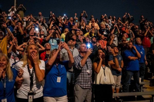 Πανηγυρισμοί στη NASA για την επιτυχημένη εκτόξευση του Artemis 1: Σε τροχιά η κάψουλα Orion (βίντεο)