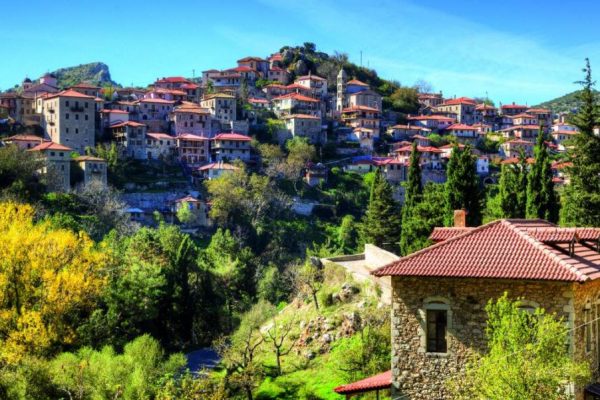 Πελοπόννησος: 4 γραφικοί ορεινοί οικισμοί γνωστοί και άγνωστοι για τις επόμενες εκδρομές σας!