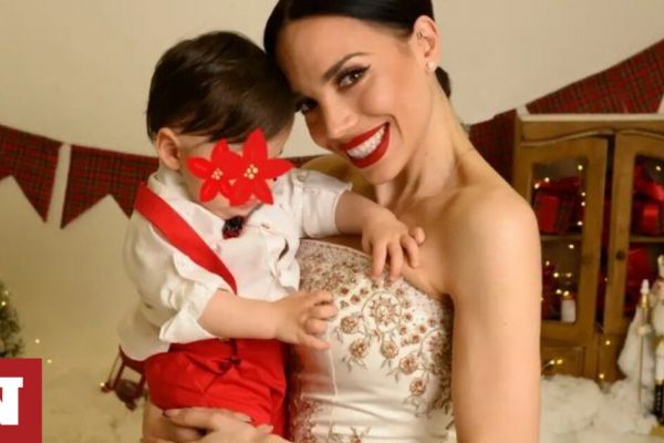 Κρυσταλλία: Η χριστουγεννιάτικη φωτογράφιση με τον γιο της