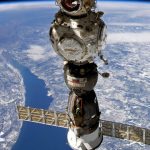 Ρωσία: Mελετούν αποστολή διάσωσης για το πλήρωμα του διαστημικού σταθμού