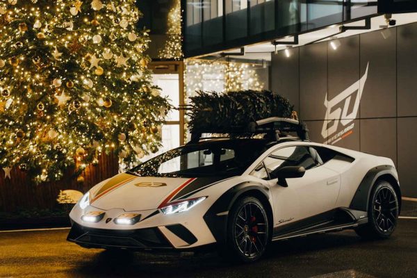 Το χριστουγεννιάτικο μήνυμα της Lamborghini θα σε αγγίξει (video)