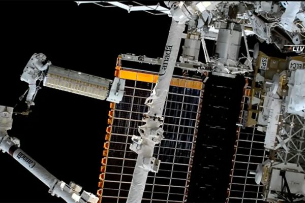 NASA: «Βόλτα» στο Διάστημα για τους αστροναύτες Κασάντα και Ρούμπιο – Δείτε live