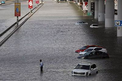 Πλημμύρισε το Ντουμπάι από νεροποντή